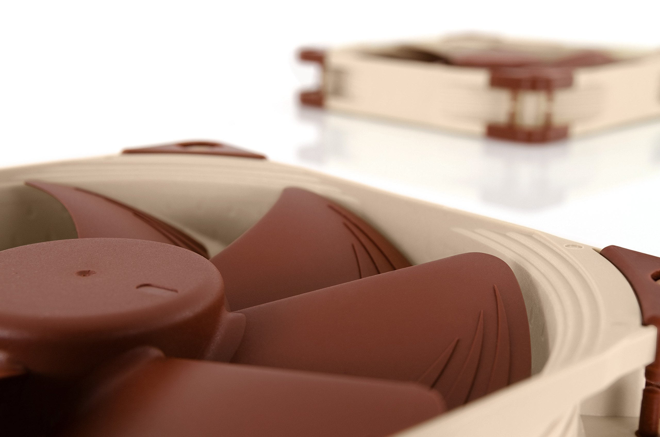 noctua-nf-a14-flx-140-mm-l-fter-1200-u-min-leise-3-pin image 5